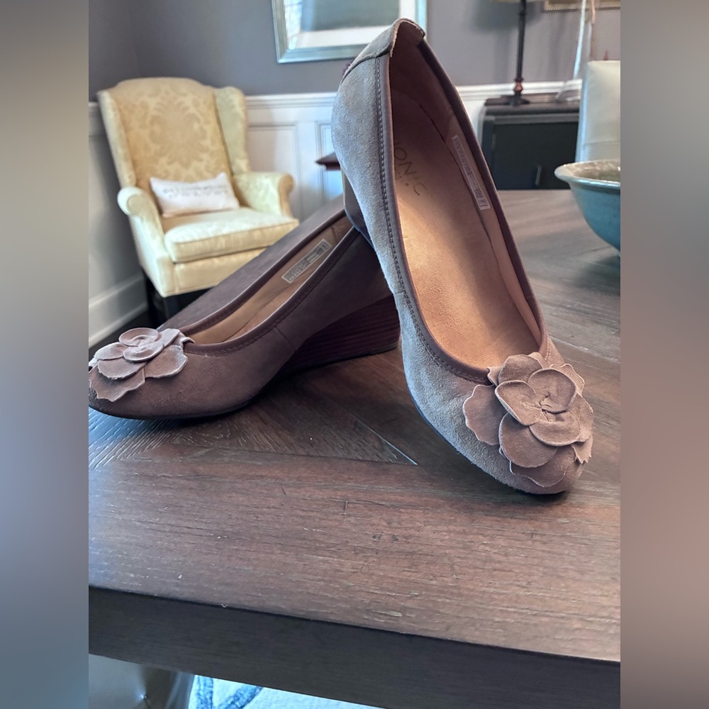 Vionic Brown Wedges with Floral Accent